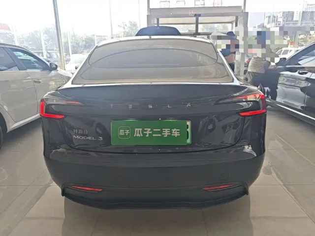 Tesla Model 3 — Фото автомобиля 5