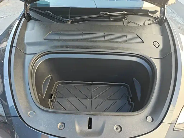 Tesla Model Y — Фото автомобиля 24