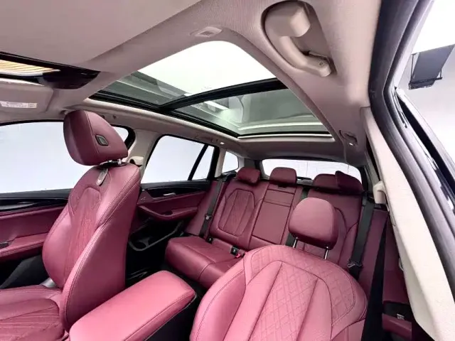 BMW iX3 — Фото автомобиля 7