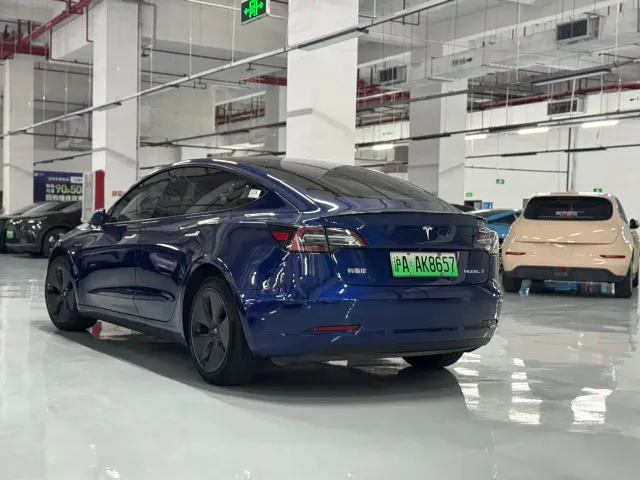 Tesla Model 3 — Фото автомобиля 7
