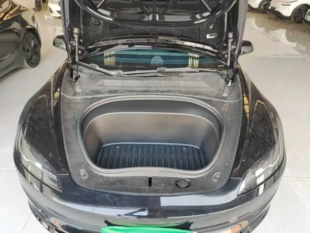 Tesla Model 3 — Фото автомобиля 19