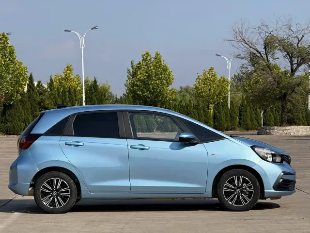 Honda Fit — Фото автомобиля 7