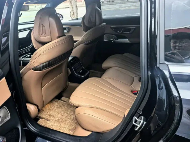 Mercedes-Benz E-Class — Фото автомобиля 5