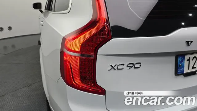 Вольво XC90 — Фото автомобиля 23