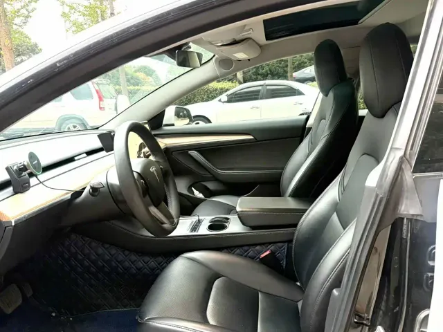 Tesla Model 3 — Фото автомобиля 4