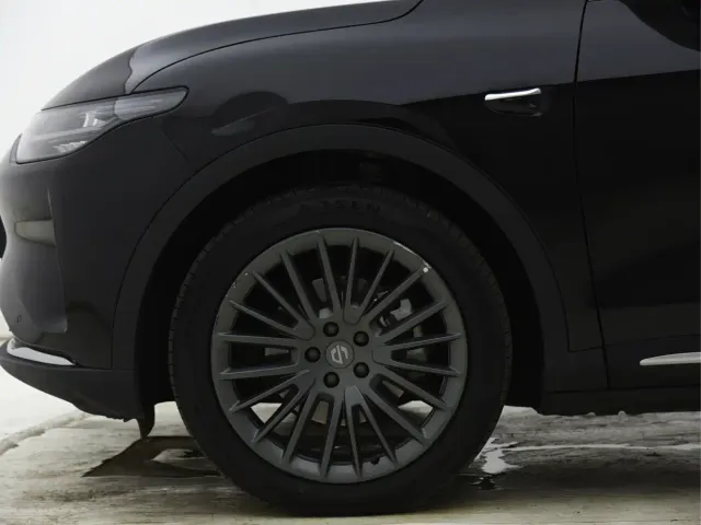 Leapmotor Leapmotor C11 2023 Pure Electric 500 Smart Edition — Фото автомобиля 5