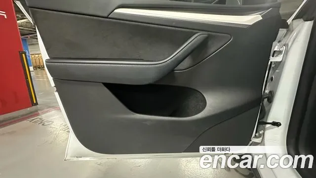 Tesla Model Y — Фото автомобиля 18