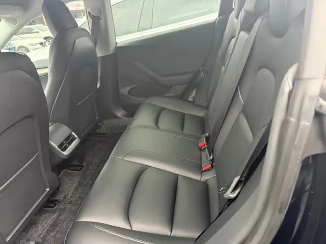 Tesla Model 3 — Фото автомобиля 6