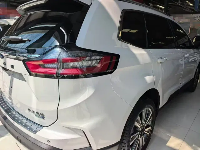 Ford Edge — Фото автомобиля 5
