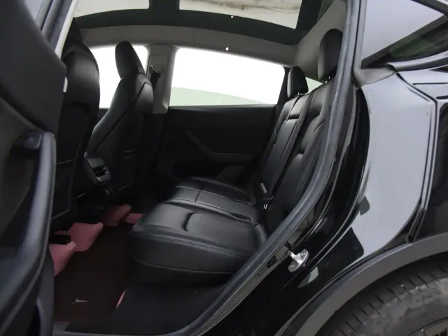 Tesla Model Y — Фото автомобиля 5