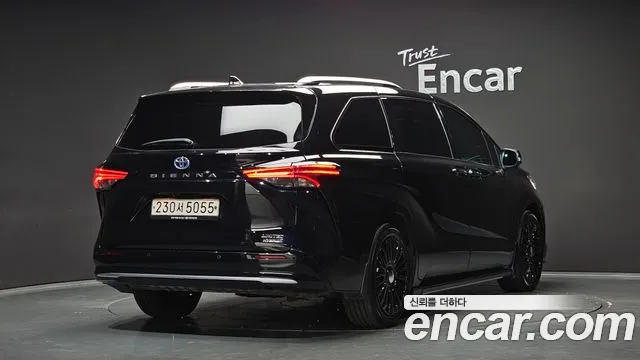 Toyota Sienna — Фото автомобиля 2