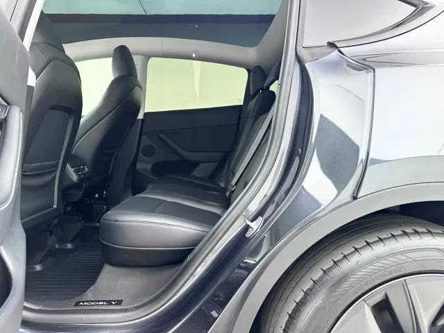Tesla Model Y — Фото автомобиля 6