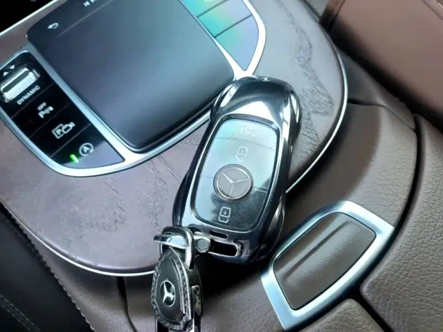 Mercedes-Benz E-Class — Фото автомобиля 8