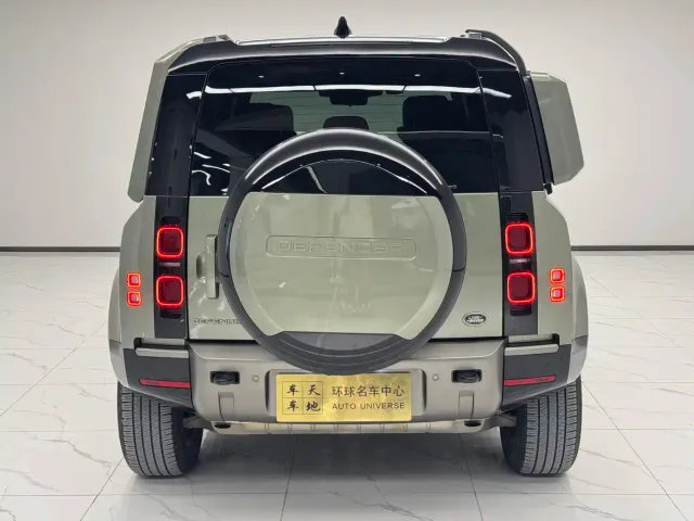 Land Rover Defender — Фото автомобиля 23