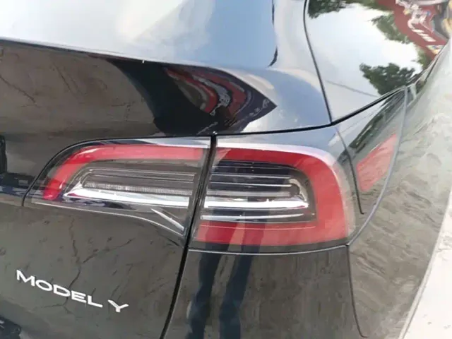 Tesla Model Y — Фото автомобиля 7