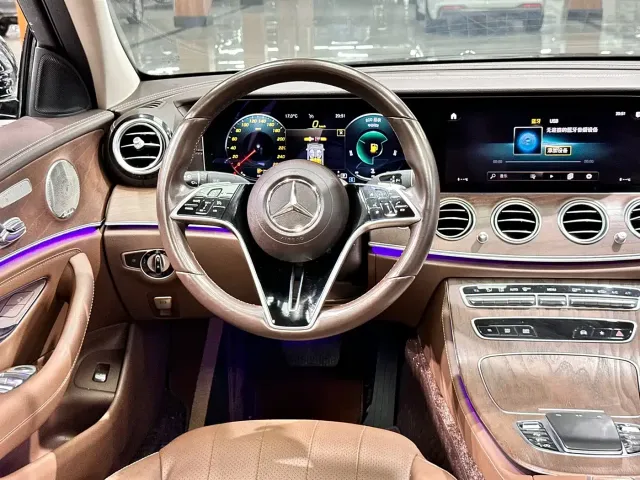 Mercedes-Benz E-Class — Фото автомобиля 13