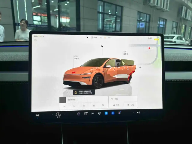 Tesla Model Y — Фото автомобиля 11