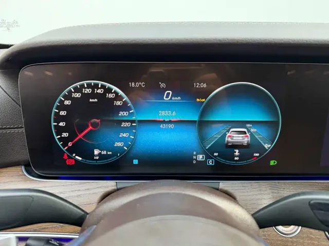 Mercedes-Benz E-Class — Фото автомобиля 23