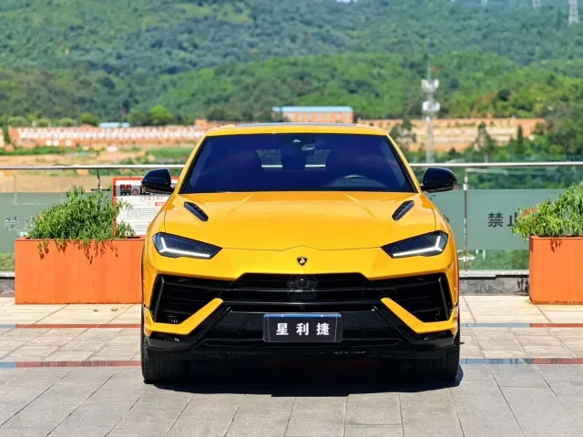 Lamborghini Urus — Фото автомобиля 2
