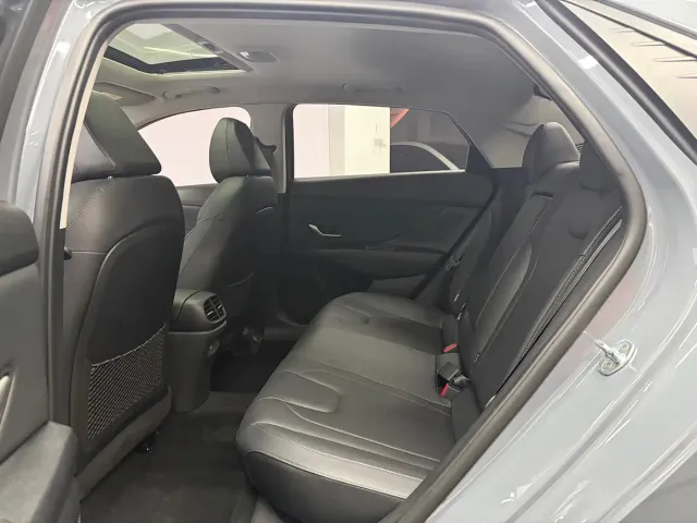 Hyundai Elantra — Фото автомобиля 16
