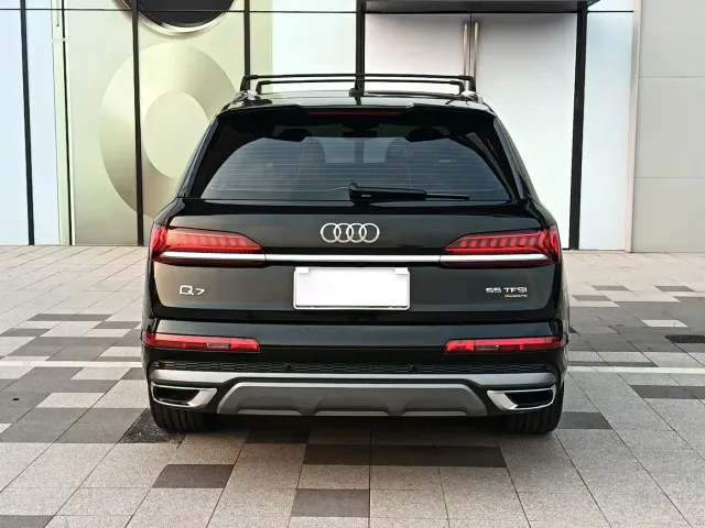 Audi Q7 — Фото автомобиля 3