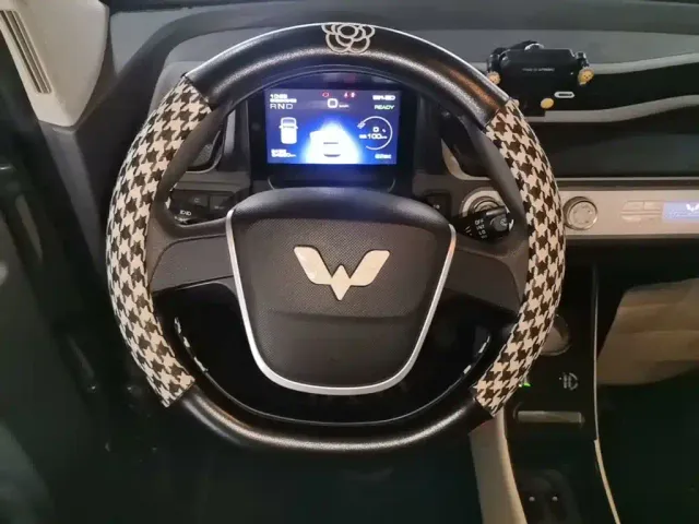 Wuling Hongguang Mini EV — Фото автомобиля 10