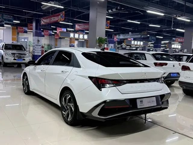 Hyundai Elantra — Фото автомобиля 6