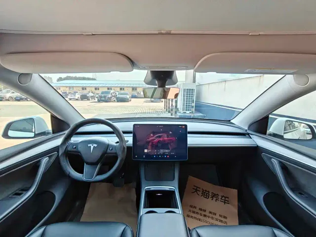 Tesla Model Y — Фото автомобиля 7