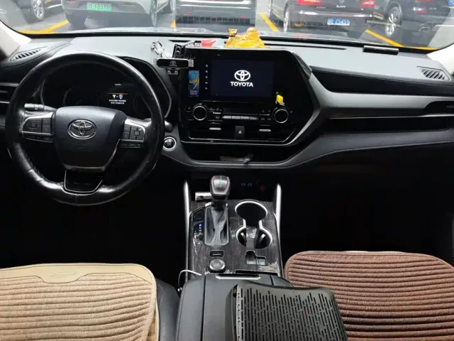 Toyota Highlander — Фото автомобиля 12