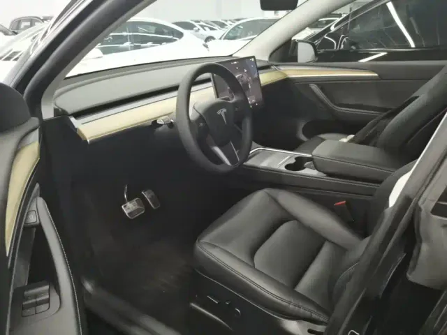 Tesla Model Y — Фото автомобиля 15