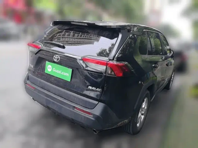Toyota RAV4 — Фото автомобиля 4