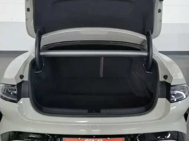 Xiaomi SU7 — Фото автомобиля 16