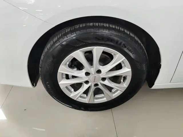 Roewe i5 — Фото автомобиля 22