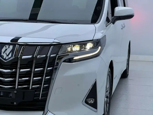 Toyota Alphard — Фото автомобиля 3