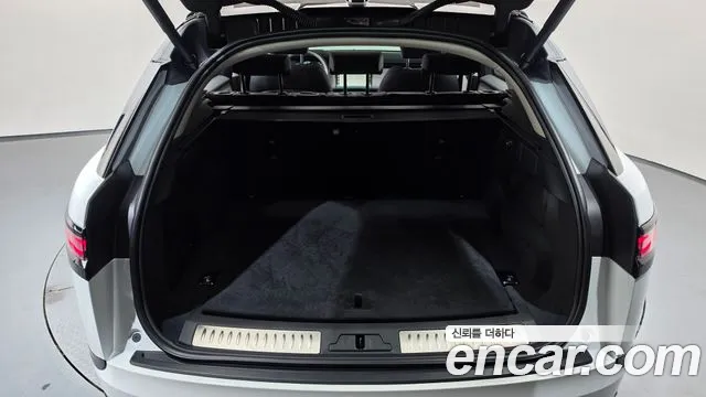 Land Rover Range Rover Velar Range Rover Velar 2.0 P250 Dynamic SE — Фото автомобиля 20