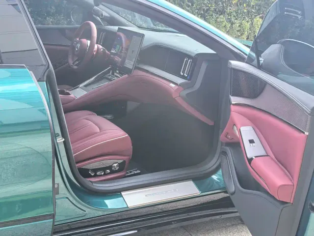 Denza Z9GT — Фото автомобиля 8