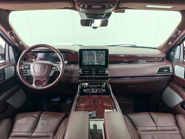 Lincoln Navigator — Фото автомобиля 10