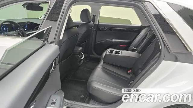 Hyundai Grandeur GN7 — Фото автомобиля 12