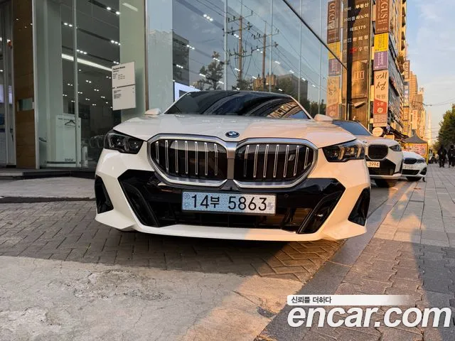 Фотография автомобиля — BMW i5 G60