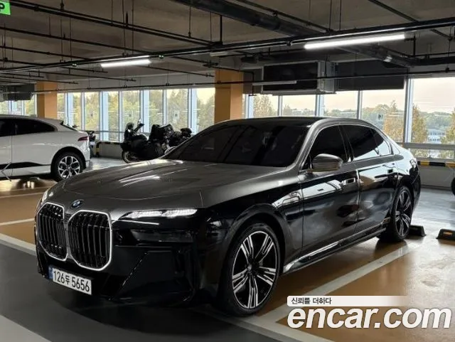 BMW 7 Series G70 — Фото автомобиля 2