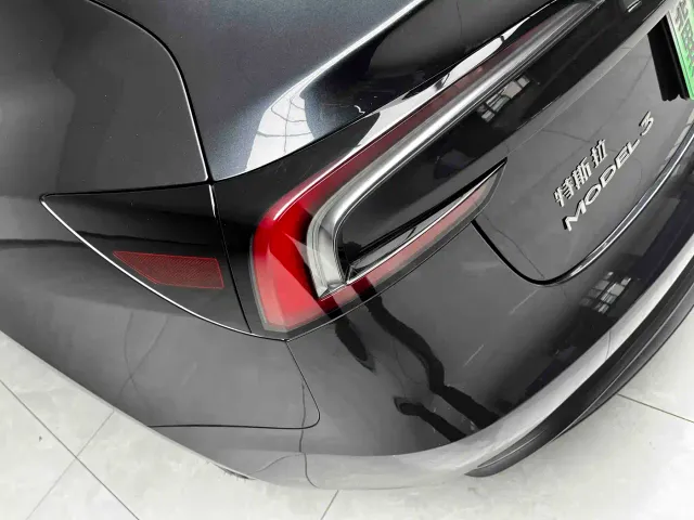 Tesla Model 3 — Фото автомобиля 13