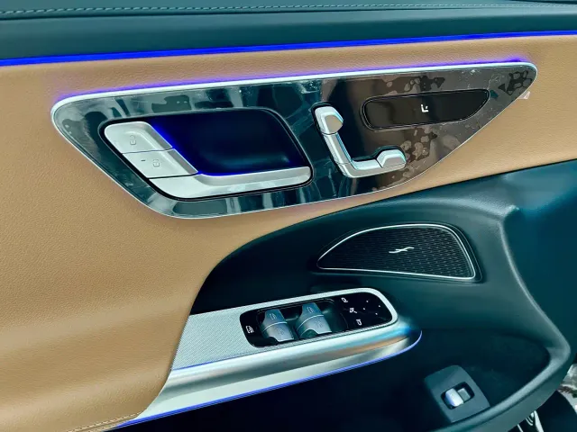 Mercedes-Benz E-Class — Фото автомобиля 20