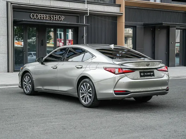 Lexus ES — Фото автомобиля 6
