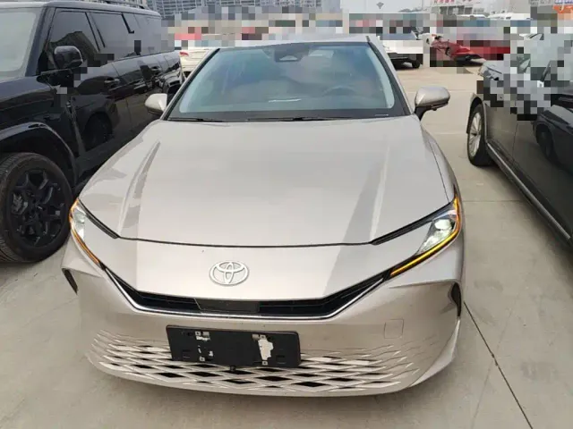 Toyota Camry — Фото автомобиля 2