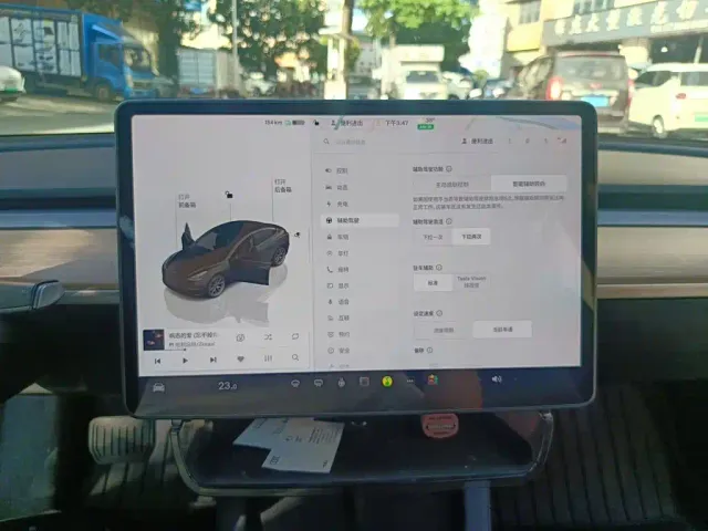 Tesla Model 3 — Фото автомобиля 20