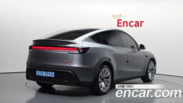 Tesla Model Y — Фото автомобиля 2