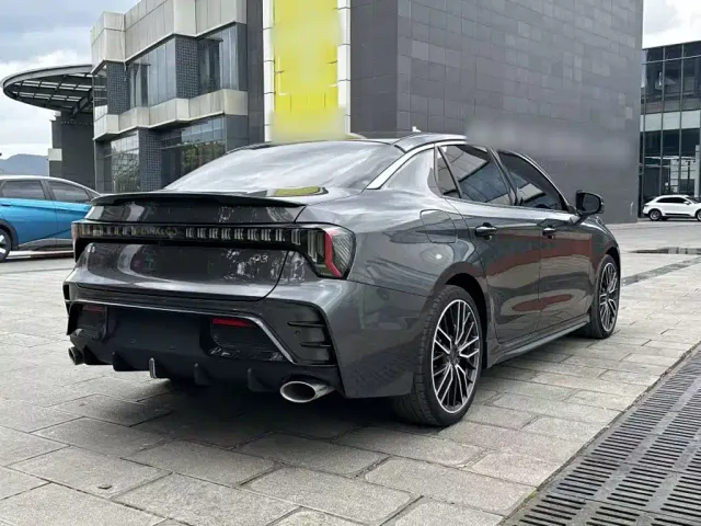 Lynk & Co 03 — Фото автомобиля 10