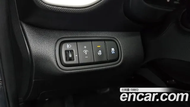 Hyundai Venue — Фото автомобиля 18
