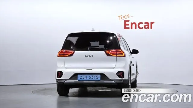 Kia Niro — Фото автомобиля 4