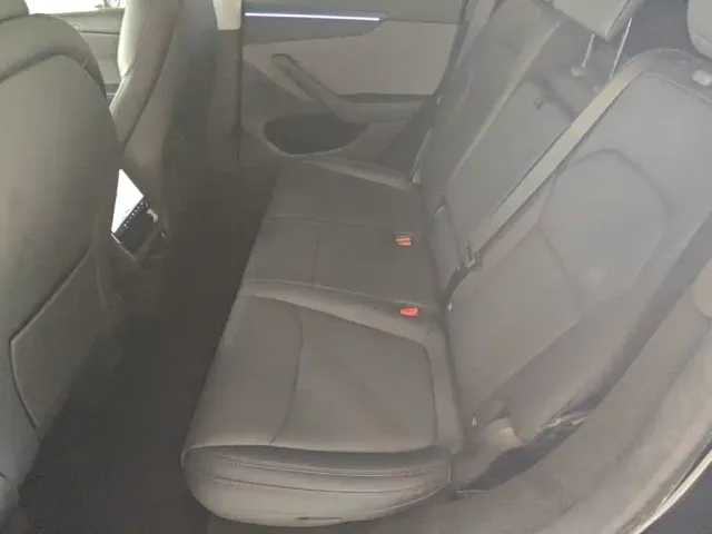 Tesla Model Y — Фото автомобиля 16